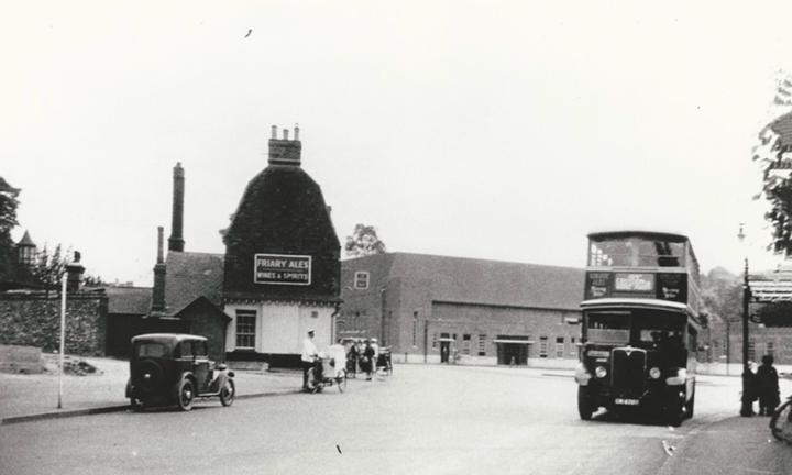 The Queen's Head Pub & Bar